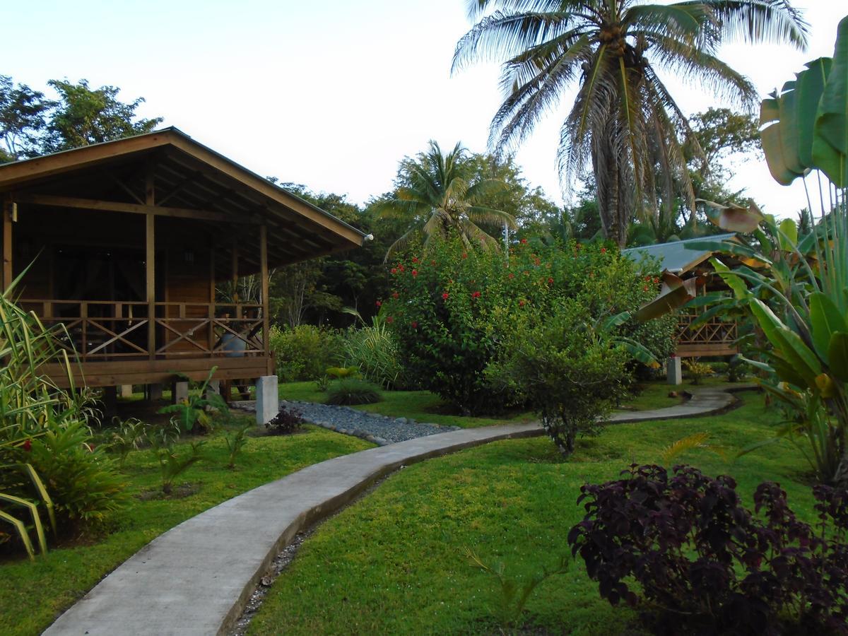 J And H Garden Cabinas Bocas del Toro Esterno foto